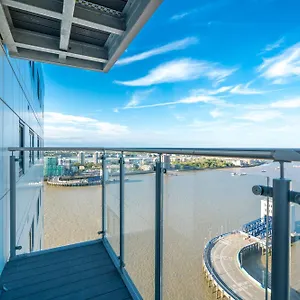  Apartment Skyvillion: Riverside With Views